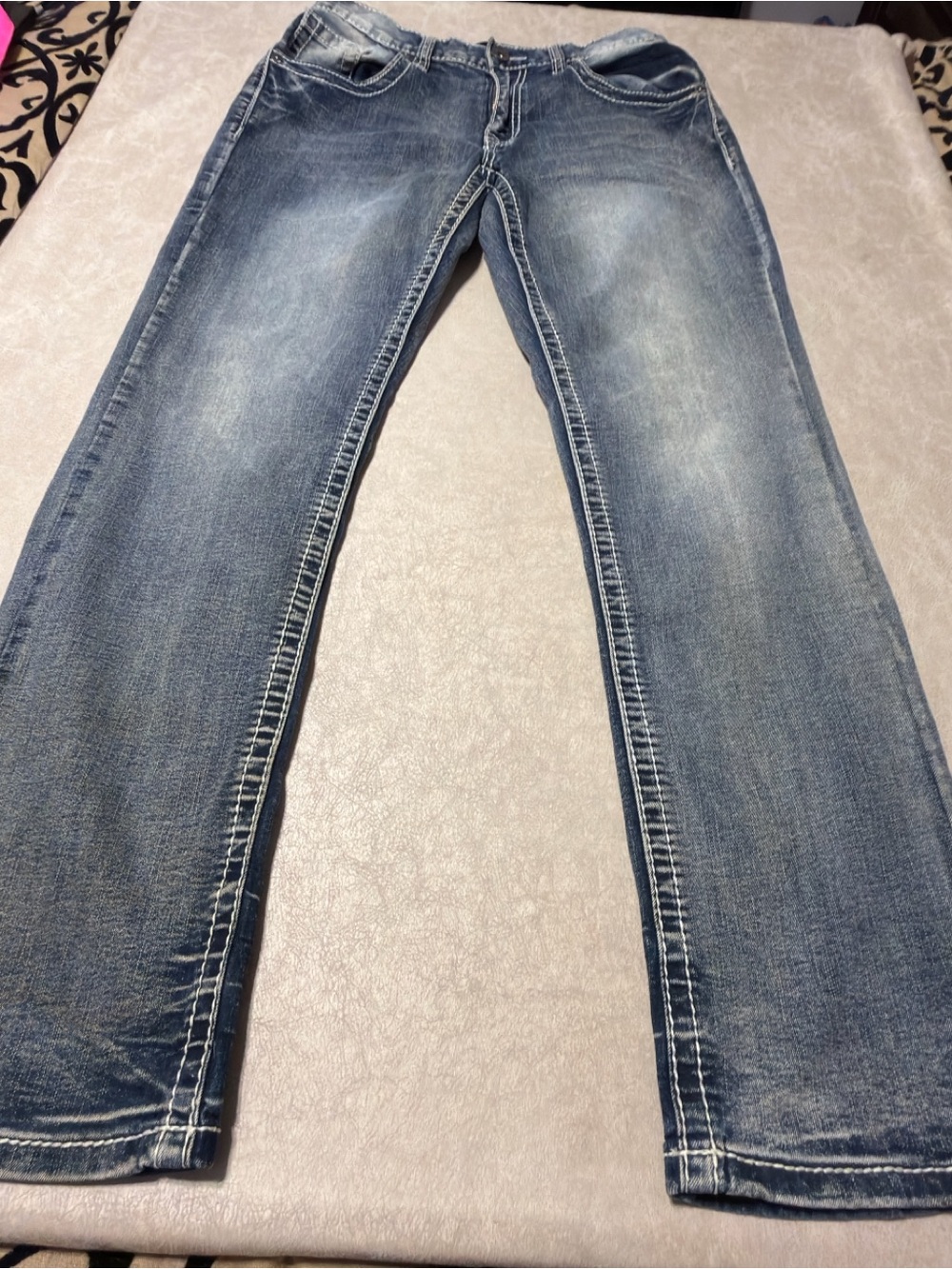 True Luck Men's Straight Leg Jeans w/Embroidery Detail. Size 32X32. #9992